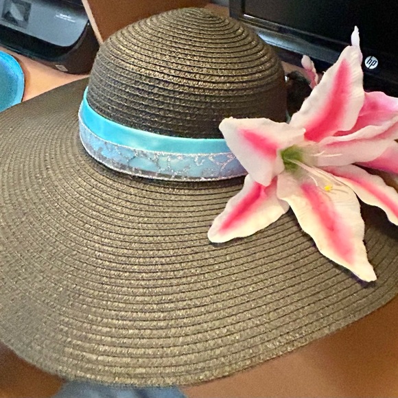 Hat woman’s great for church/parties/derby - Picture 3 of 6